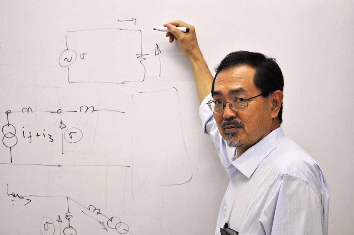 Professor Watanabe recebe prêmio do Instituto de Engenheiros Eletricistas do Japão