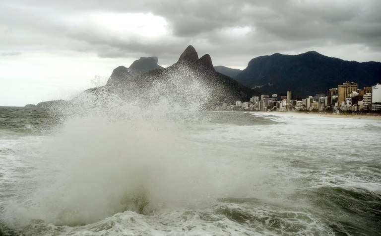 Professor profere palestra sobre as fragilidades da região costeira do Rio de Janeiro