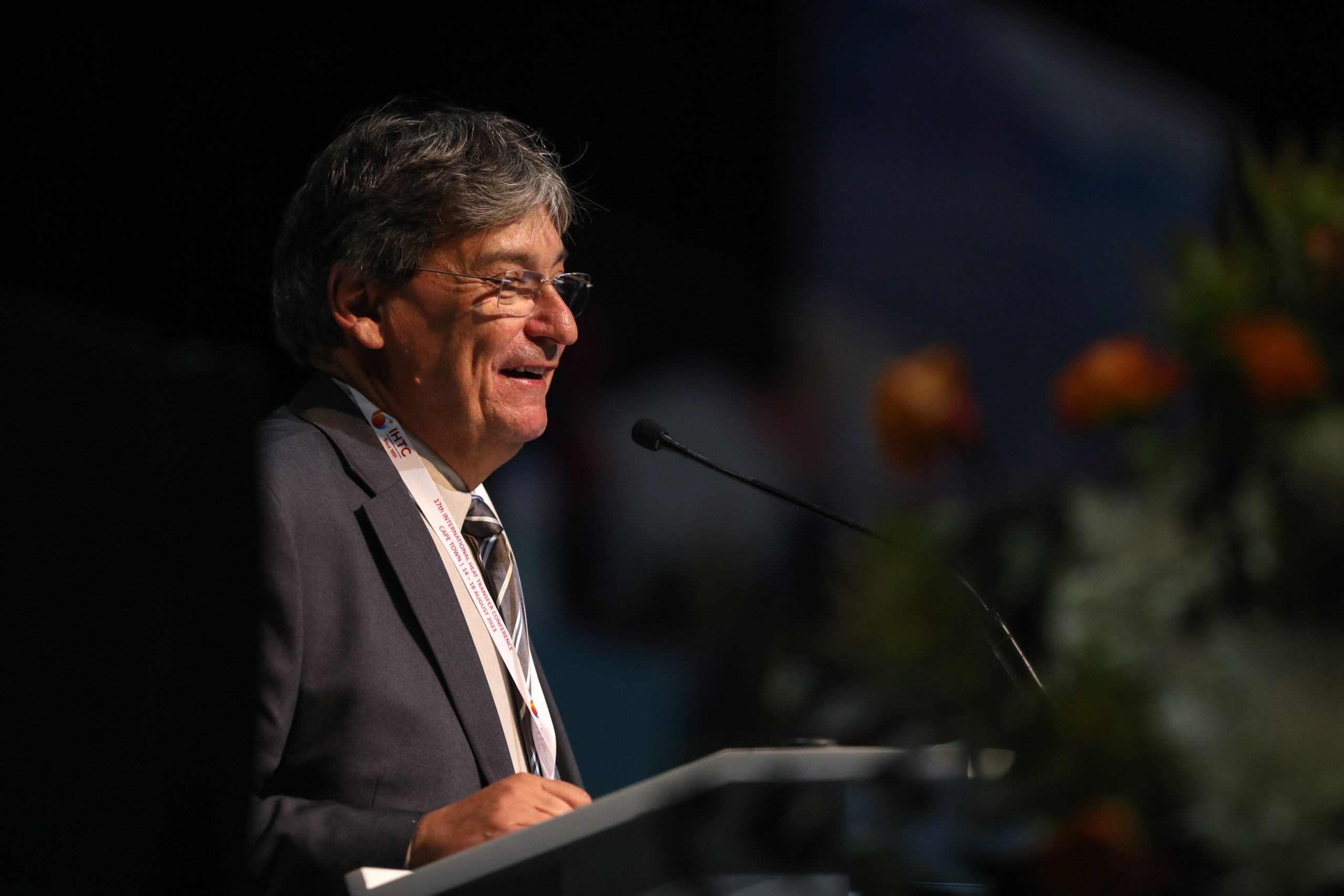 Professor Renato Cotta recebe prêmio da ABCM