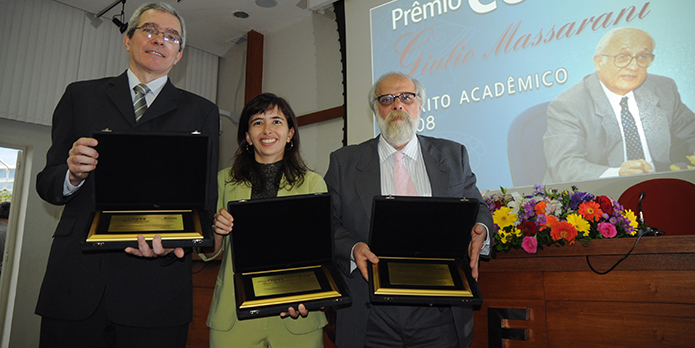 Coppe entrega Prêmio Mérito Acadêmico a três docentes