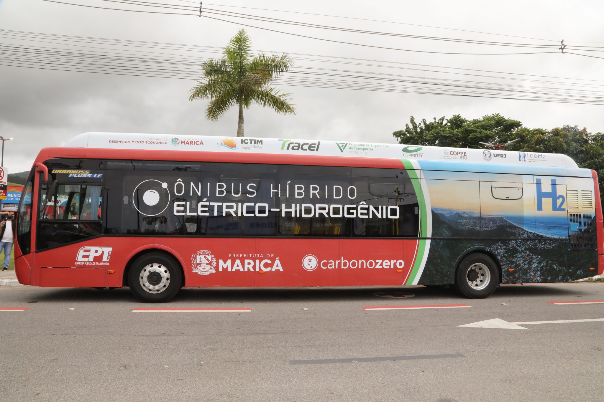 Ônibus híbrido elétrico-hidrogênio da Coppe faz primeira viagem de teste com passageiros