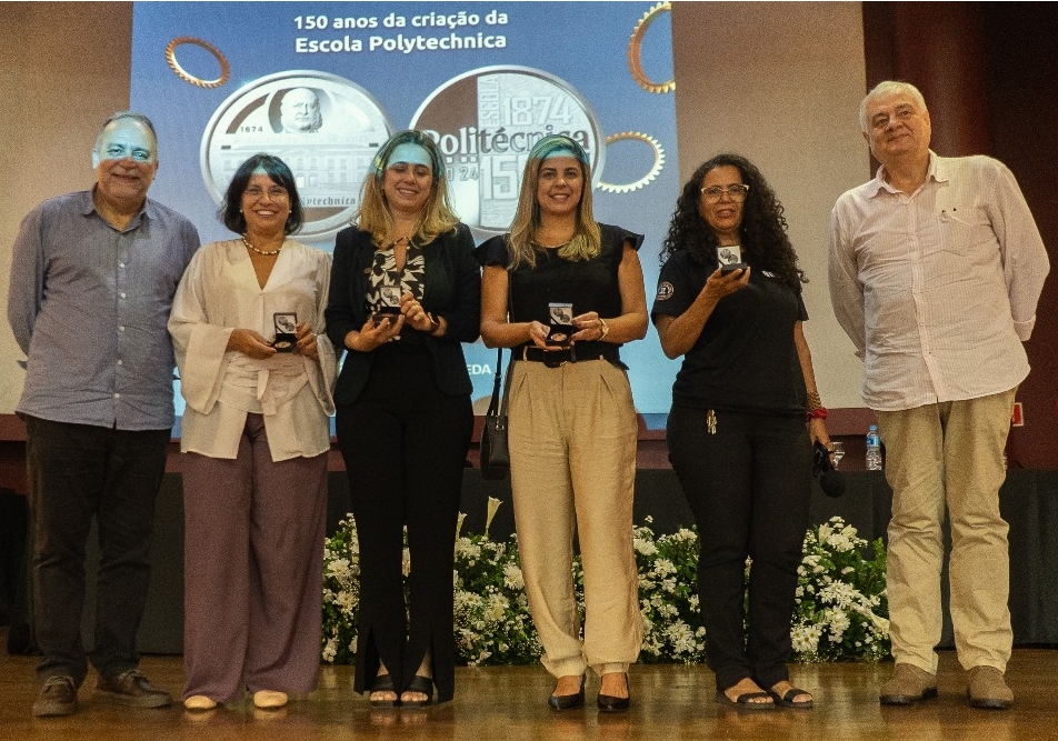 Coppe é homenageada com a medalha dos 150 anos da Escola Politécnica da UFRJ