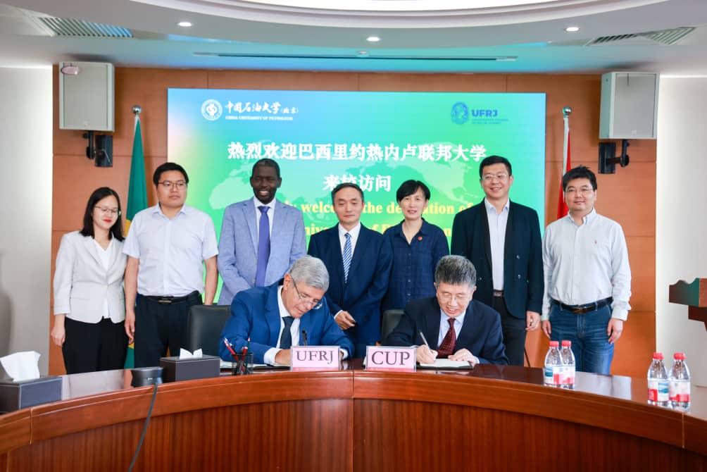 Outstanding Engineers: UFRJ and CUP-Beijing sign cotutelle agreement