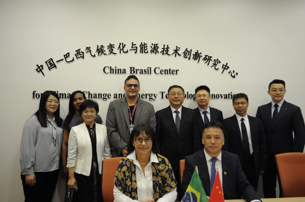 Representantes da Coppe, da Dongguan University of Technology e do China-LAC Technology Transfer Center