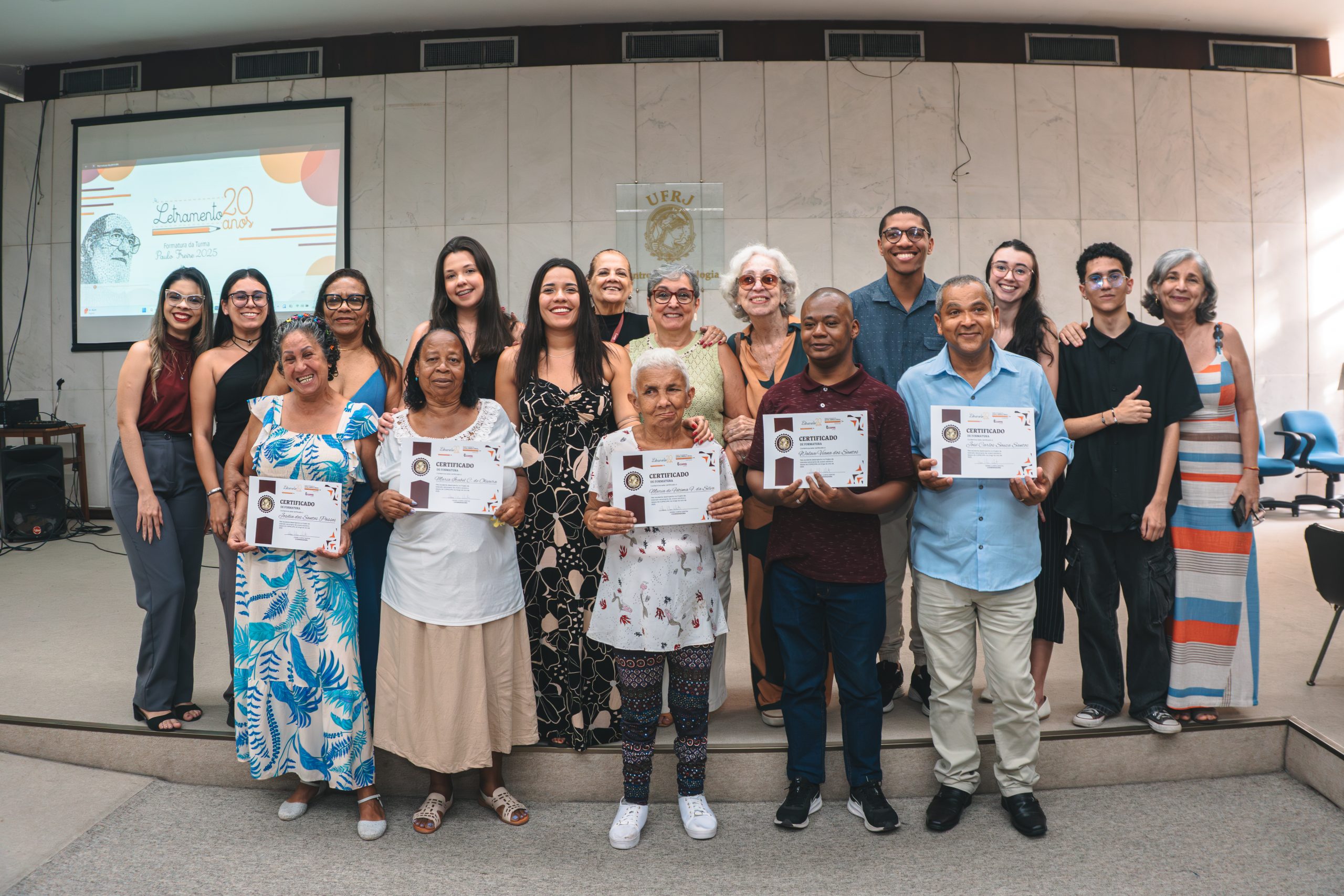 Projeto Letramento celebra 20 anos em formatura da turma Paulo Freire
